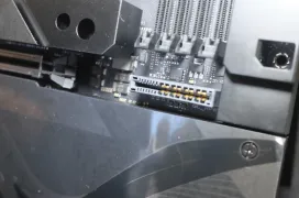 Nuevas placas base ASUS BTF Z790 con conectores de corriente ocultos