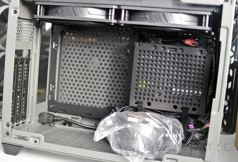 Geeknetic Cooler Master NR200P MAX Review 21