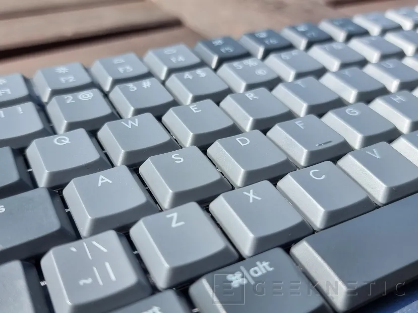 Geeknetic Logitech MX Mechanical Review 3