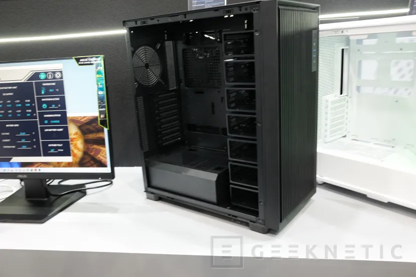 Geeknetic FSP nos muestra sus novedades en cajas: Diseños panorámicos, y hasta un modelo para Workstations con 18 bahías de 3,55&quot; 3